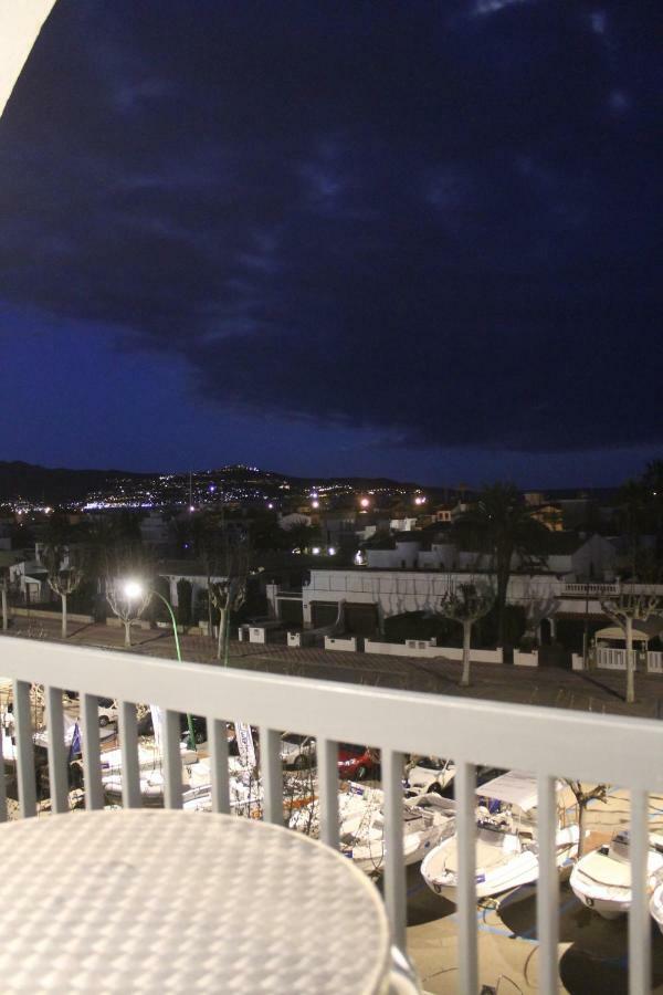 Absolute Apartment Empuriabrava Eksteriør bilde